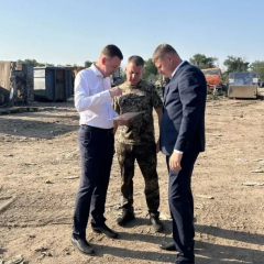 Глава Энгельсского района совместно с профильными чиновниками области контролирует ход работ на мусороперерабатывающем полигоне