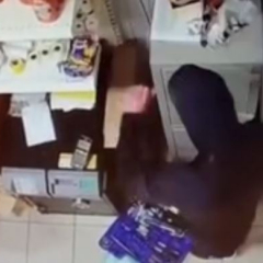 Полицейские задержали мужчину за кражу из подсобки магазина