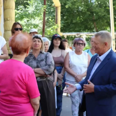 Жители Заводского района пожаловались депутату на «наливайку» в жилом доме