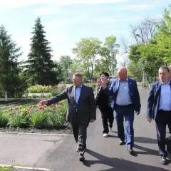 Панков: В Романовском районе завершилось благоустройство территорий школ и детсадов