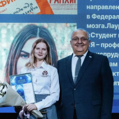 Игорь Молчанов вручил награды лауреатам молодежной премии «Успех»