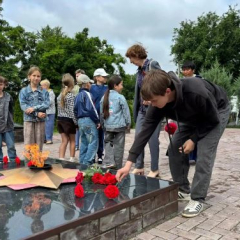 В День памяти и скорби по всей области зажигают свечи и возлагают цветы