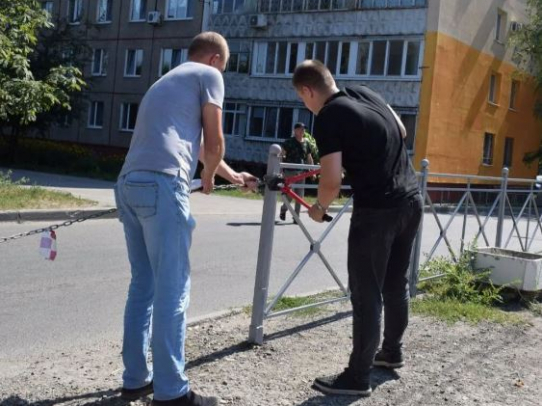 Сотрудники администрации Заводского района ликвидировали незаконные ограждения