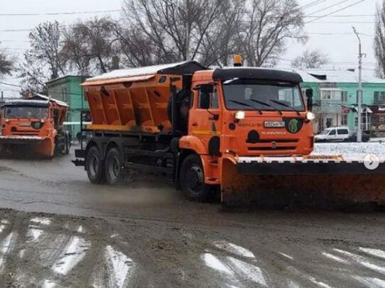 Муниципальные службы проводят работы по уборке снега