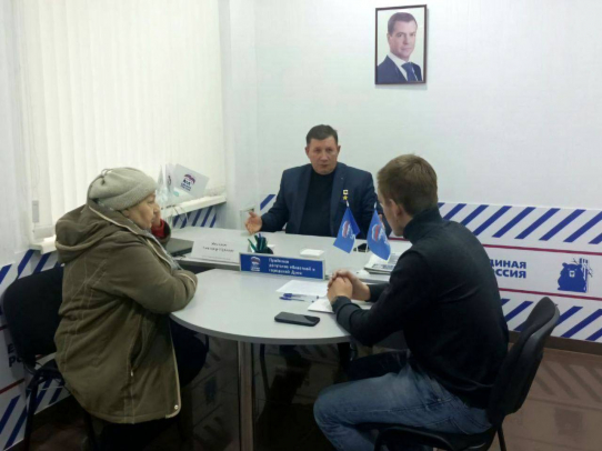 На очередных приёмах граждан депутаты оказали помощь жителям Саратова и Энгельса
