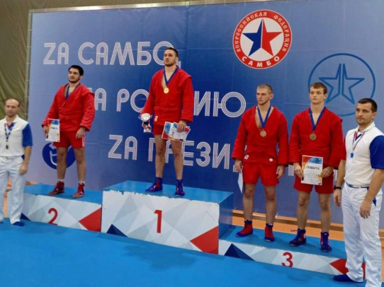 Саратовские самбисты завоевали медали на Всероссийских соревнованиях