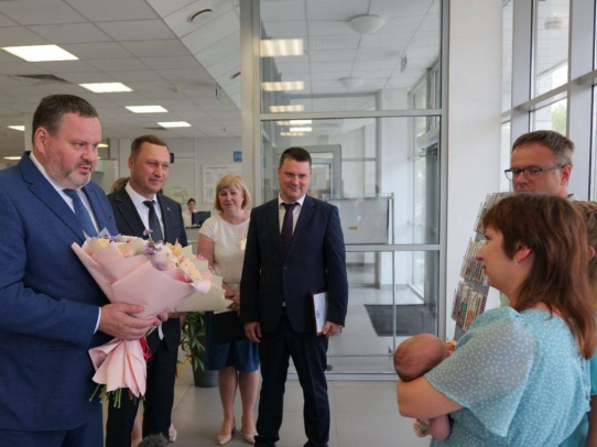 Саратовская семья стала обладателем юбилейного 200 000 сертификата на материнский капитал