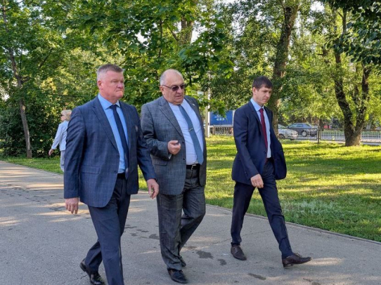 Михаил Исаев провел обход территорий Ленинского района
