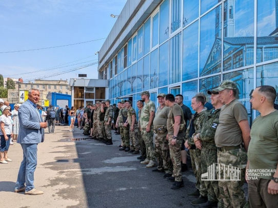 Очередная группа побывавших в отпуске бойцов возвращается на СВО
