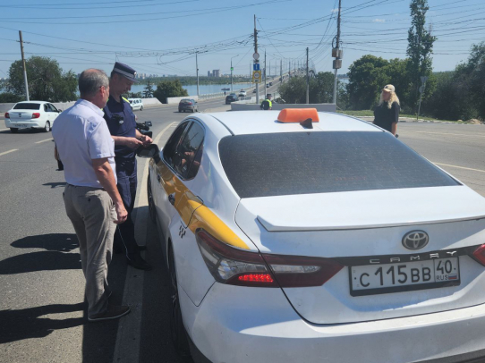 За полгода количество машин такси в Саратовской области выросло в 1,5 раза