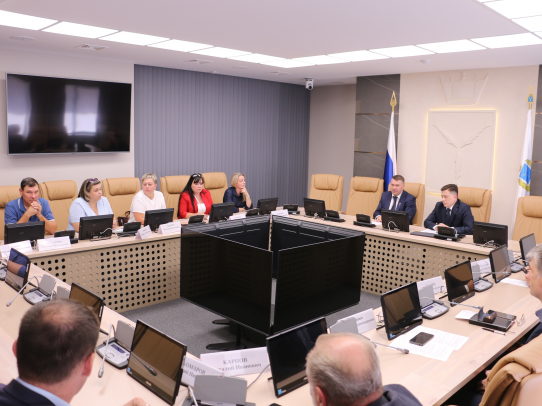 На площадке областной Думы состоялась встреча с многодетными семьями
