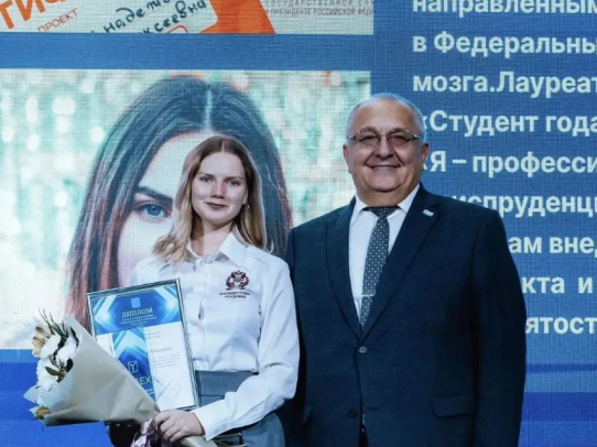 Игорь Молчанов вручил награды лауреатам молодежной премии «Успех»