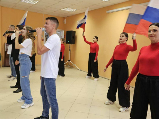 В военном госпитале Саратова для бойцов СВО провели концерт