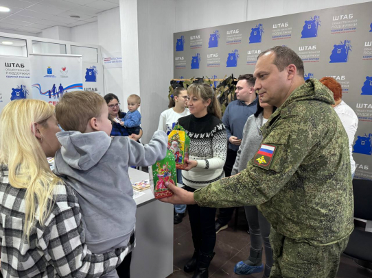 В Штабе общественной поддержки «Единой России» написали письма бойцам СВО