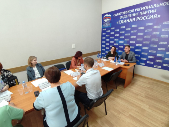 Юлия Литневская и Александр Блатман продолжили контроль организации кинодосуга детей 