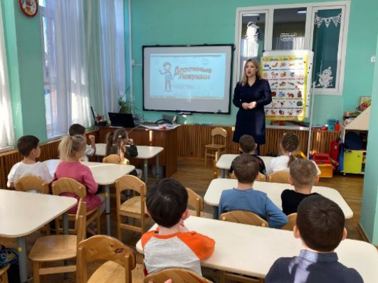 Сотрудники Госавтоинспекции города Саратова провели занятия с ребятами в детских садах