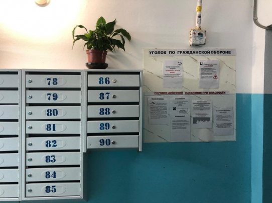 В подъездах многоквартирных жилых домов области появляются уголки по гражданской обороне