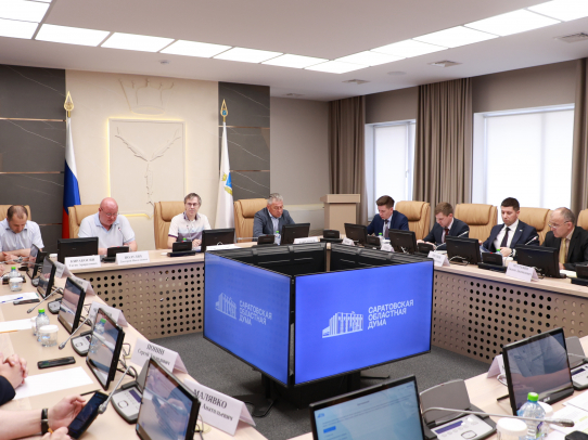 В Саратове обновят 53 км дорожного покрытия