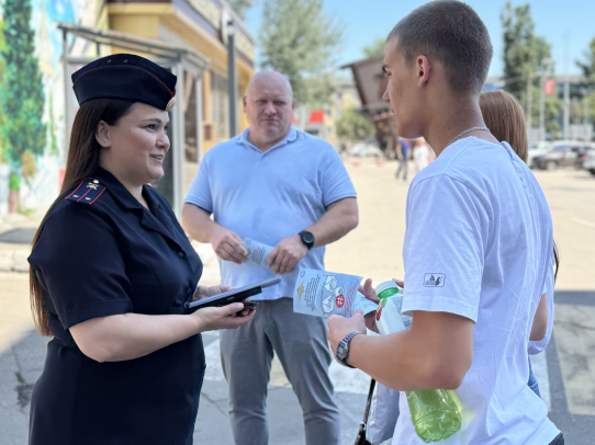 Сотрудники полиции и общественники провели профилактические беседы с подростками
