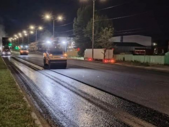 Завершается ремонт двух километров дороги по проспекту Строителей
