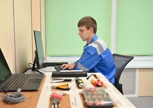 Студент Энгельсского промышленно-экономического колледжа вошёл в число сильнейших на чемпионате высоких технологий