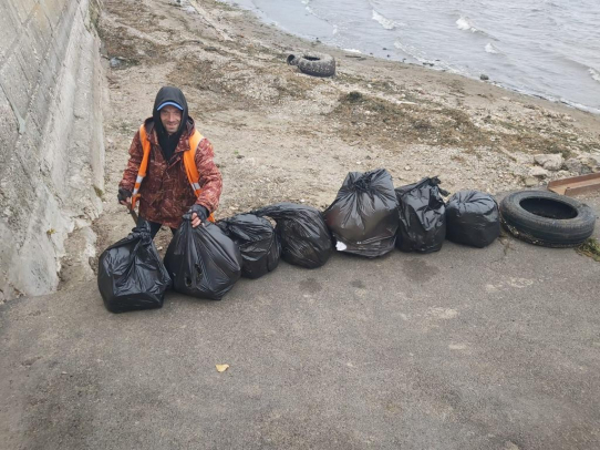 Проведена чистка берега Волги от мусора в границах Волжского района
