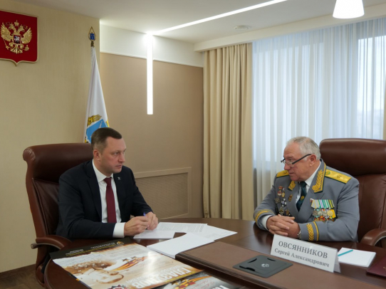 Роман Бусаргин провел встречу с председателем областного Совета ветеранов Сергеем Овсянниковым