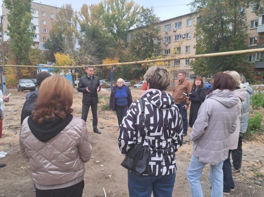 Александр Блатман встретился с жителями домов по улице имени В.И. Осипова 