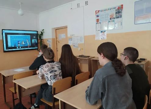 Саратовские школьники узнали, как распознать мошенника в обычном телефонном звонке