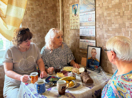 Накануне Дня ветеранов боевых действий партийцы навестили семью участника СВО