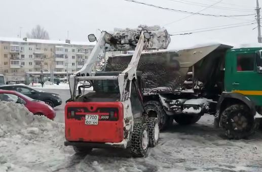За сутки с улиц Саратова вывезено более 18 тысяч кубических метров снега