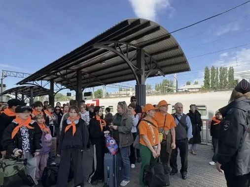  Первая группа саратовских детей отправилась на отдых к Черному морю