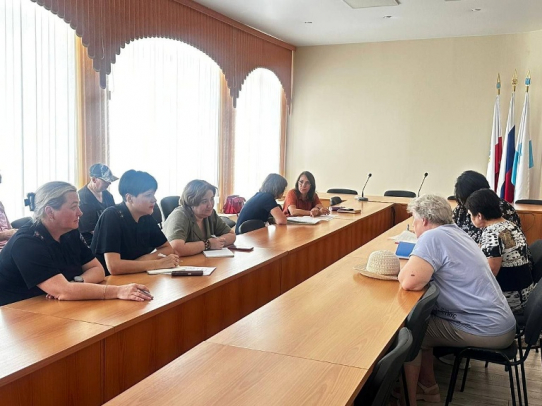 Полицейские провели профилактические беседы среди взрослых и детей