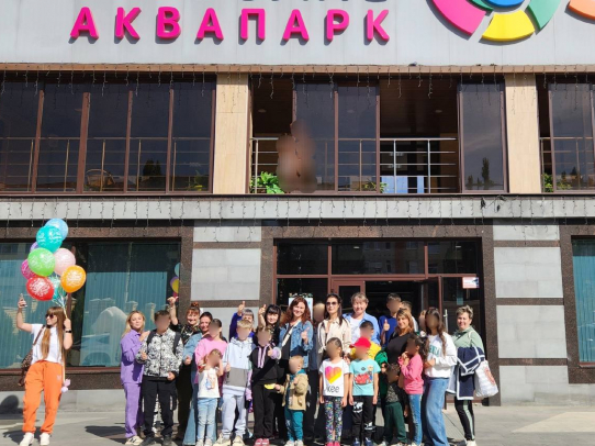 Жены военнослужащих Таманской дивизии поблагодарили Ивана Бабошкина и Юлию Литневскую