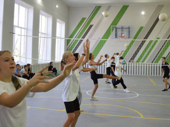 В обновленном спортзале аткарской школы прошел первый урок физкультуры