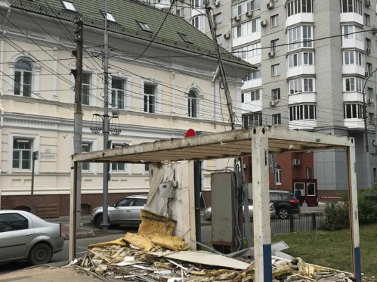 В центре Саратова демонтировали торговый ларек