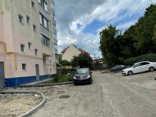 В микрорайоне Лесная Республика идет ремонт дворов