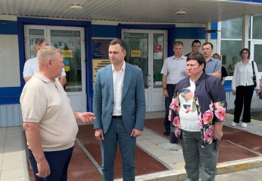 Панков обсудил ремонт университетского бассейна в Балашове с коллективом вуза