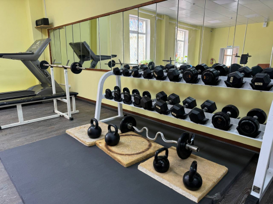 Спорткомплекс «Нефтяник» модернизируется благодаря поддержке губернатора