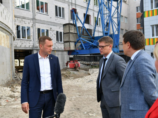 Губернатор посетил строящиеся объекты здравоохранения