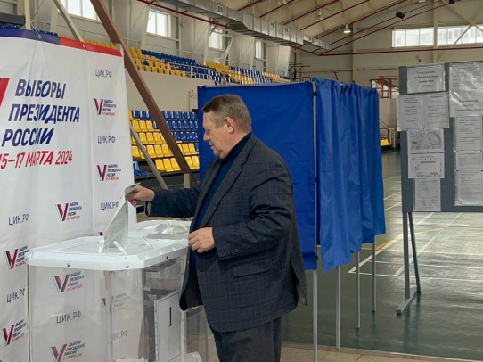 Николай Панков проголосовал на выборах Президента РФ в Балаково
