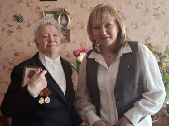 Ветеранам ВОВ, труженикам тыла вручили юбилейные медали «80 лет Победы в Великой Отечественной войне»
