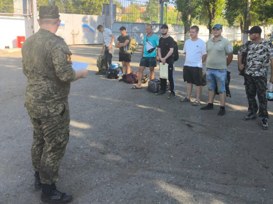 В пункте отбора отметили желание саратовцев служить по контракту