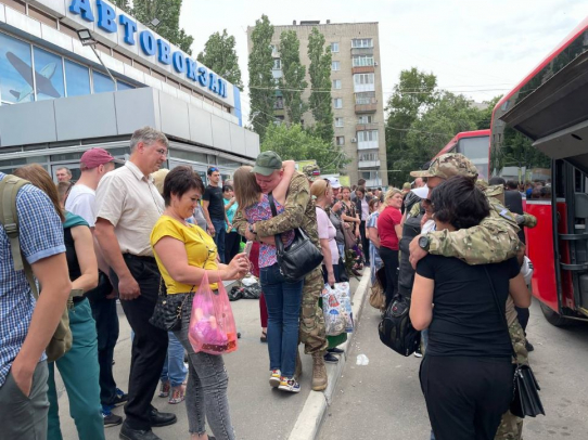 Отдохнувшие бойцы 99-го полка пообещали родным вернуться домой с победой