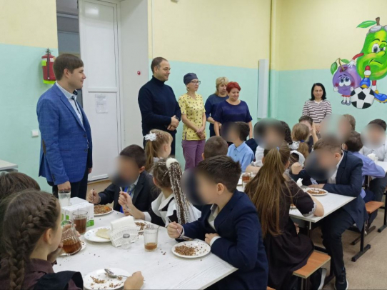 Депутаты гордумы держат на контроле организацию питания детей в школах