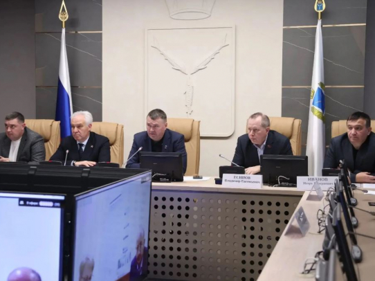 Депутаты потребовали усилить бригады на стройках модульных ФАПов в Саратовской области