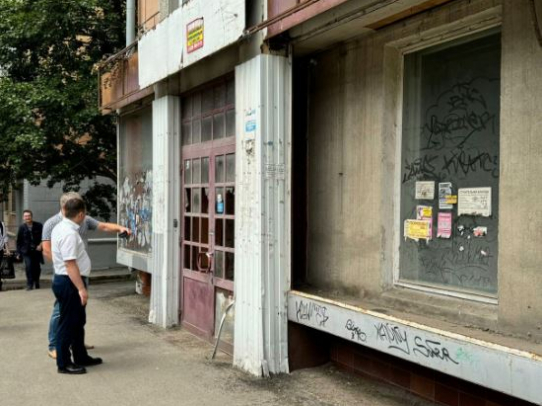Собственника нежилого помещения на ул. Чернышевского обязали восстановить фасад