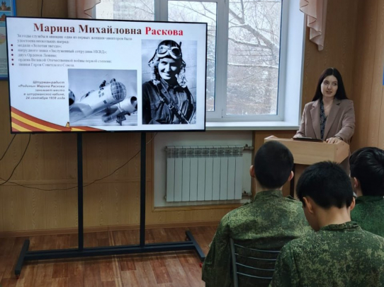 В Саратове прошел патриотический час «У войны не женское лицо»