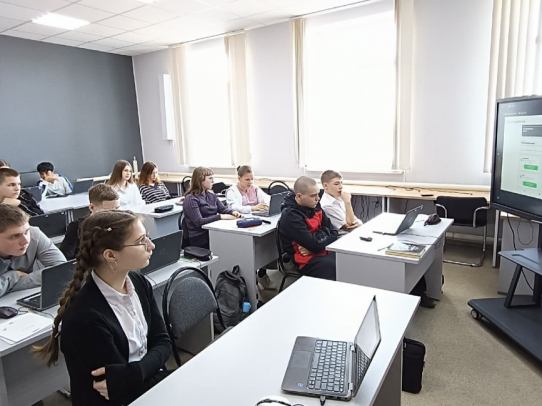 Школьников региона научили, как избежать мошенничества в кликер-играх