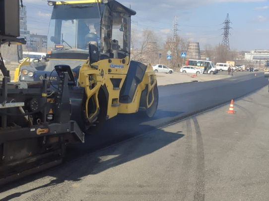 В Саратове начали асфальтировать улицу Шелковичная